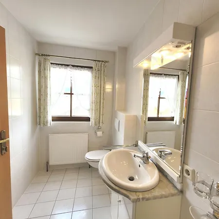 Leonore Apartment *