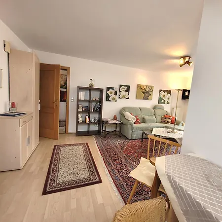 Leonore Apartment