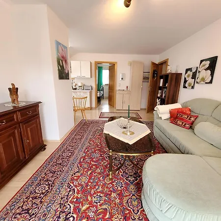 Leonore Apartment *